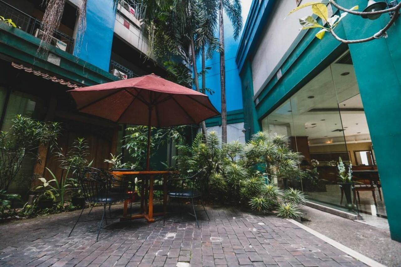 Reddoorz Plus Near Monumen Nasional Jakarta Exterior photo