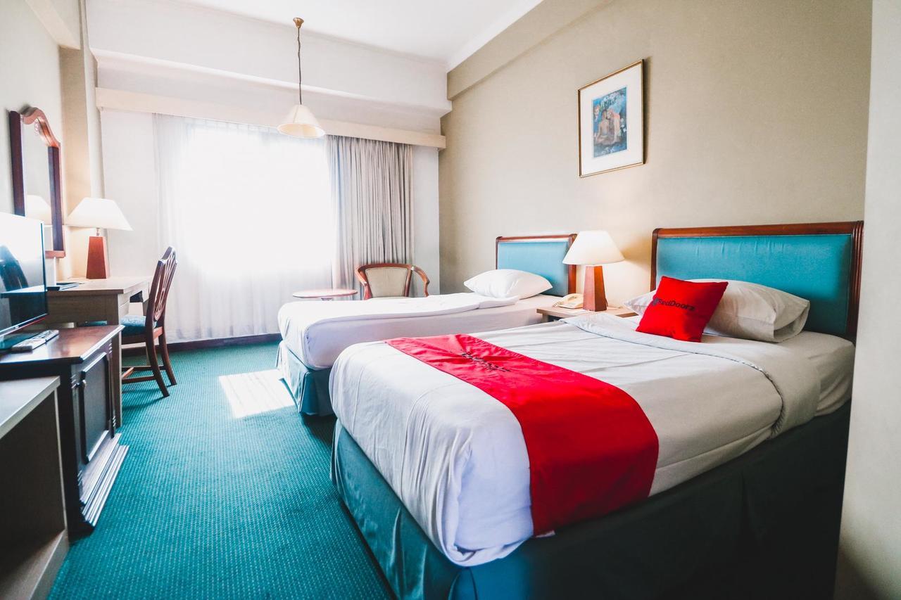 Reddoorz Plus Near Monumen Nasional Jakarta Exterior photo