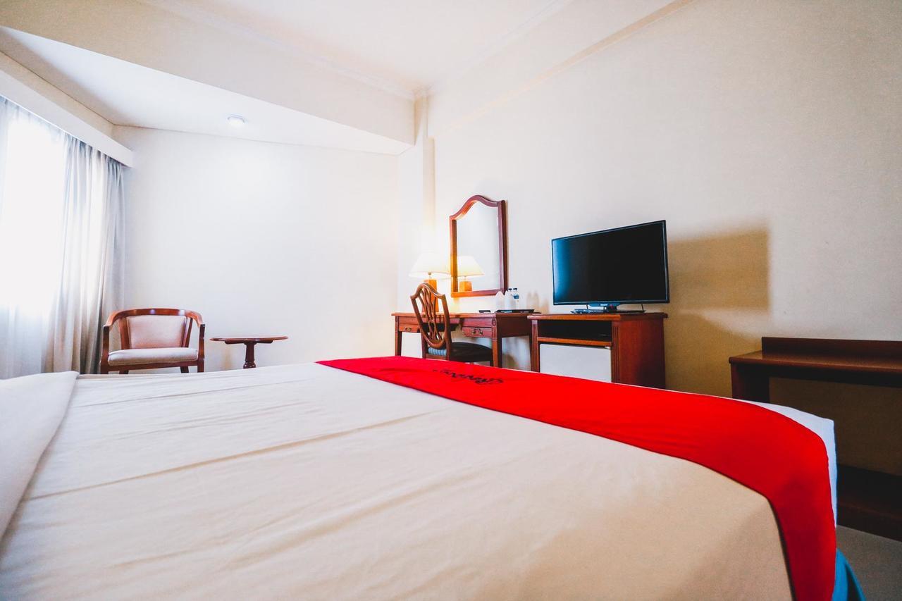 Reddoorz Plus Near Monumen Nasional Jakarta Exterior photo